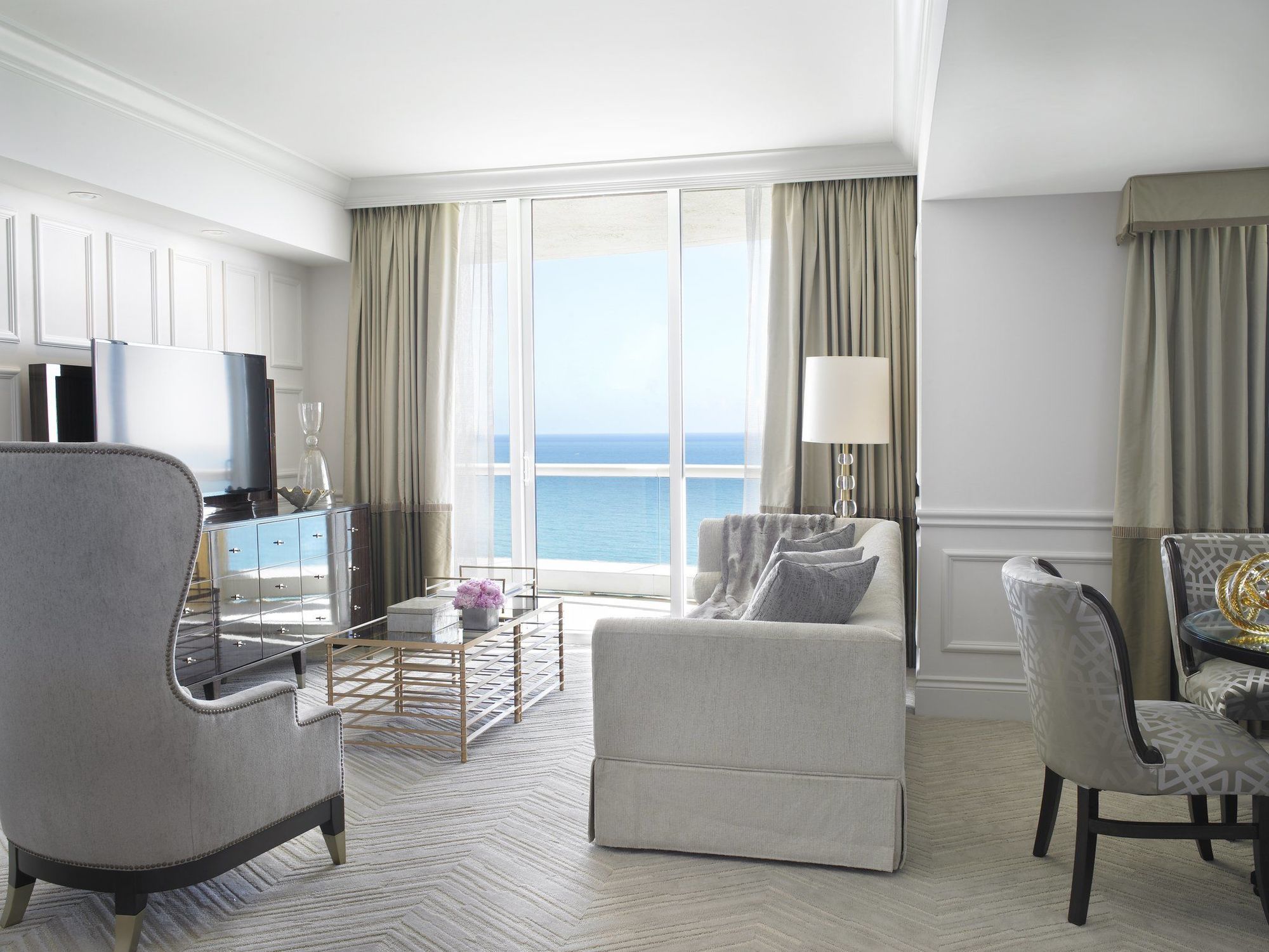Resort Acqualina And Residences